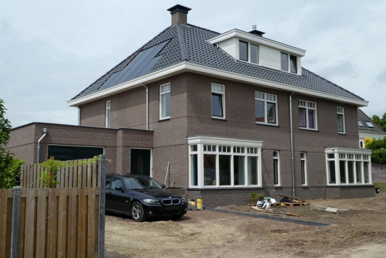 De voorgevel bij oplevering.